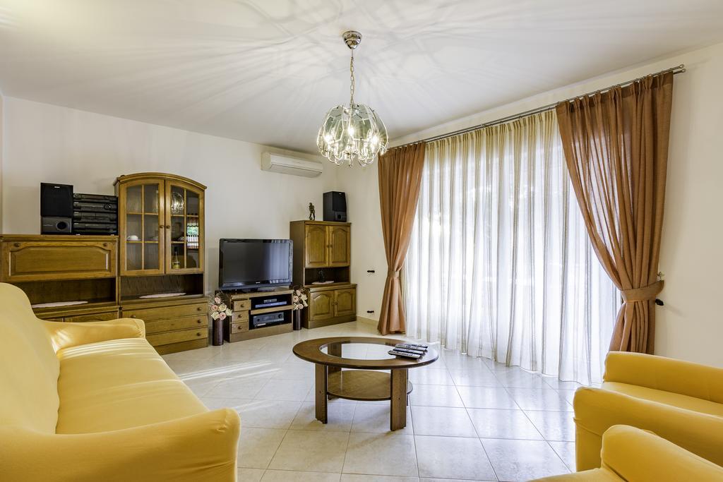 Apartmani Radmila Nova Vas  Luaran gambar